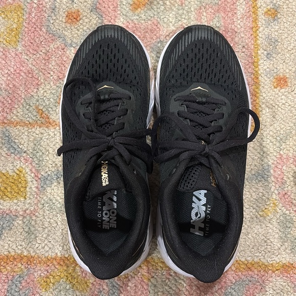 Hoka Clifton 7 Black/White Size 6 - Picture 2 of 3